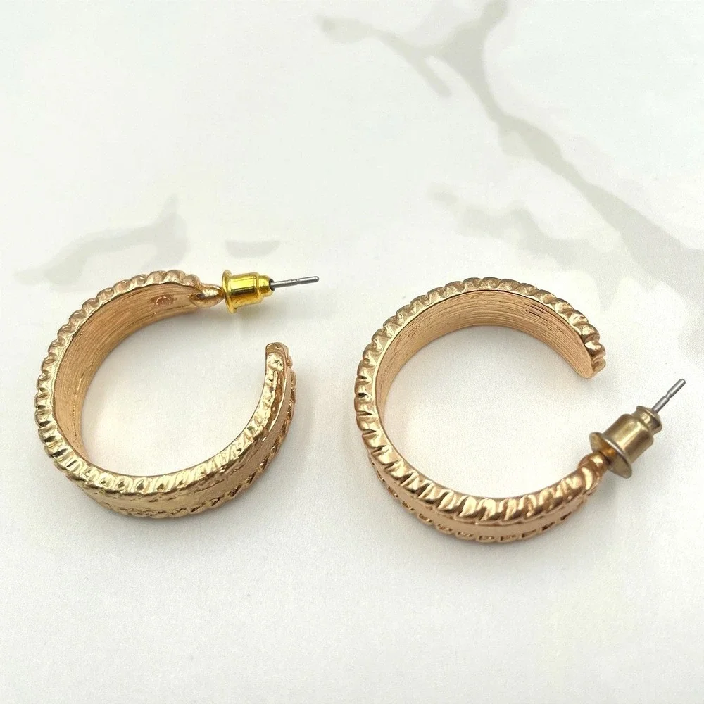 Vintage Gold Tone‎ Wide Hoops Earrings Rope Edge Dome Chunky Post Back Retro 80s